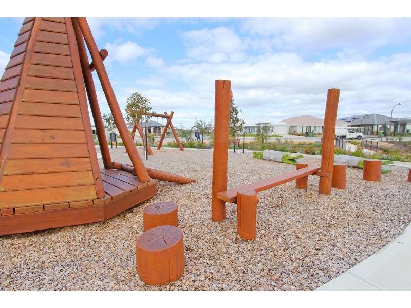 9 Worcester Bend, Piara Waters WA 6112