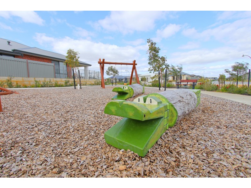 9 Worcester Bend, Piara Waters WA 6112