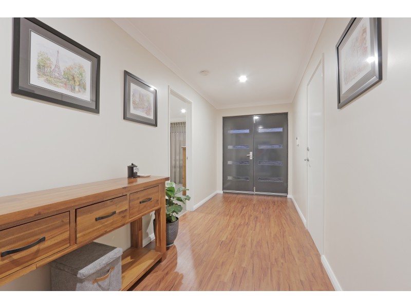 33 Bordeaux Parade, Piara Waters WA 6112