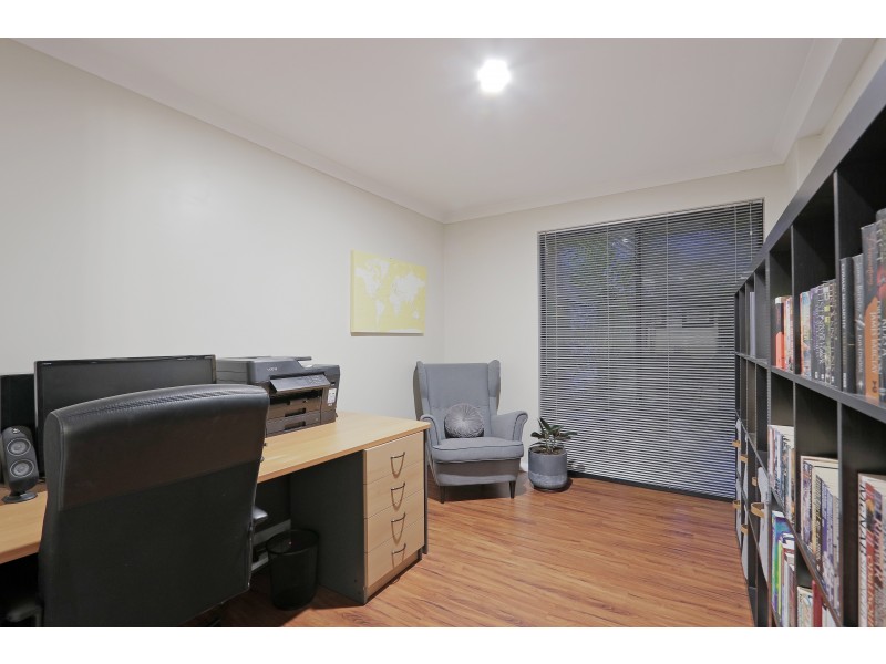 33 Bordeaux Parade, Piara Waters WA 6112