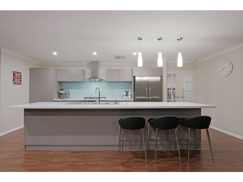 33 Bordeaux Parade, Piara Waters WA 6112