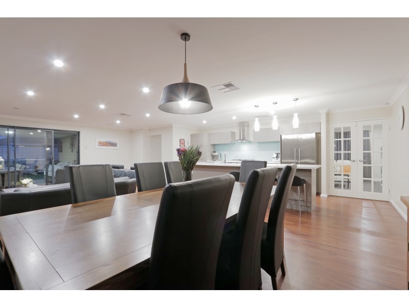 33 Bordeaux Parade, Piara Waters WA 6112