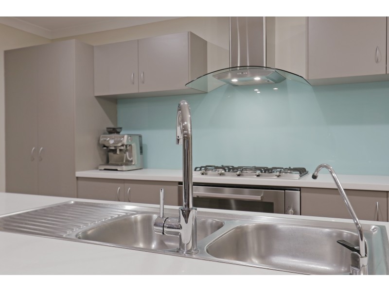 33 Bordeaux Parade, Piara Waters WA 6112