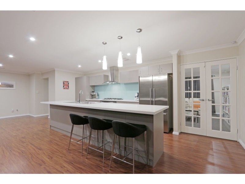 33 Bordeaux Parade, Piara Waters WA 6112