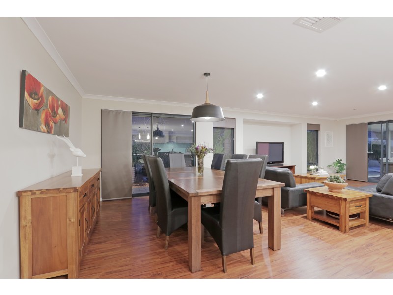 33 Bordeaux Parade, Piara Waters WA 6112