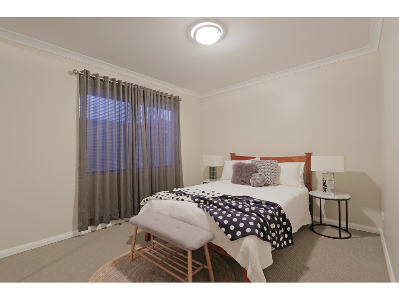 33 Bordeaux Parade, Piara Waters WA 6112