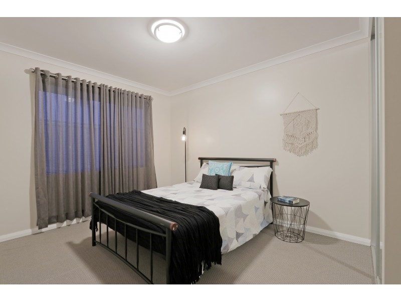 33 Bordeaux Parade, Piara Waters WA 6112