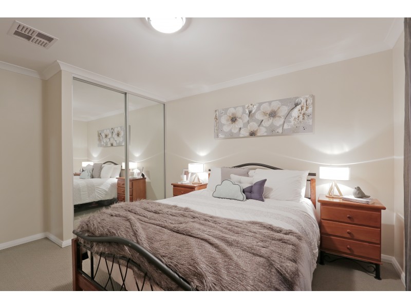 33 Bordeaux Parade, Piara Waters WA 6112