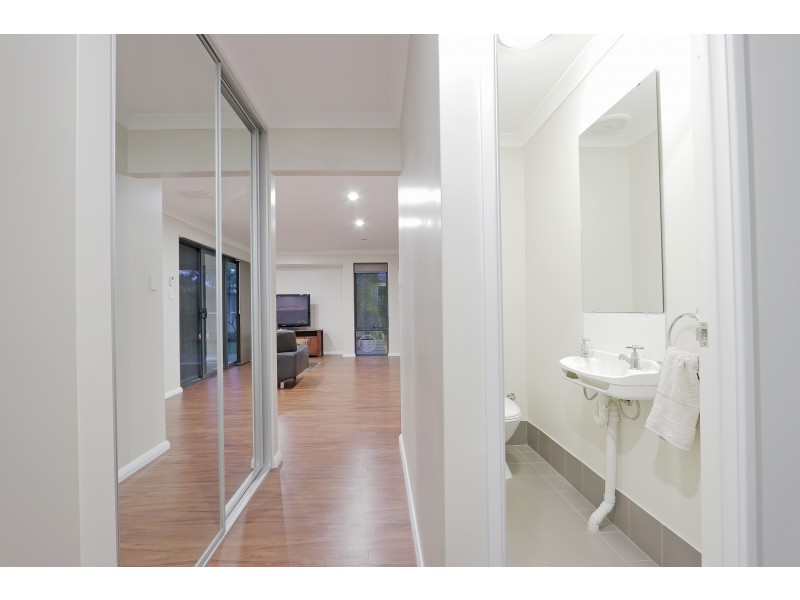 33 Bordeaux Parade, Piara Waters WA 6112