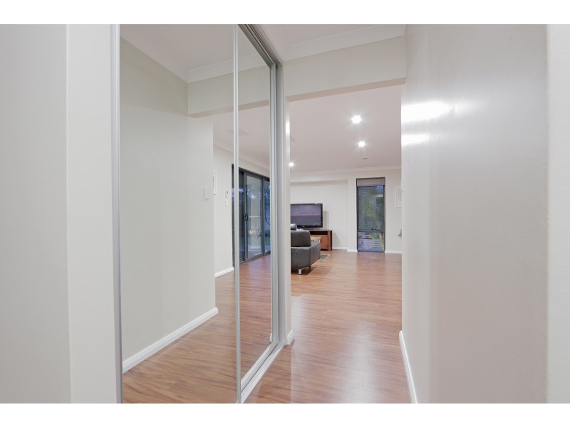 33 Bordeaux Parade, Piara Waters WA 6112