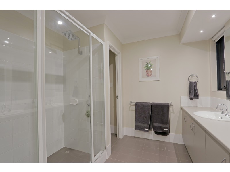 33 Bordeaux Parade, Piara Waters WA 6112