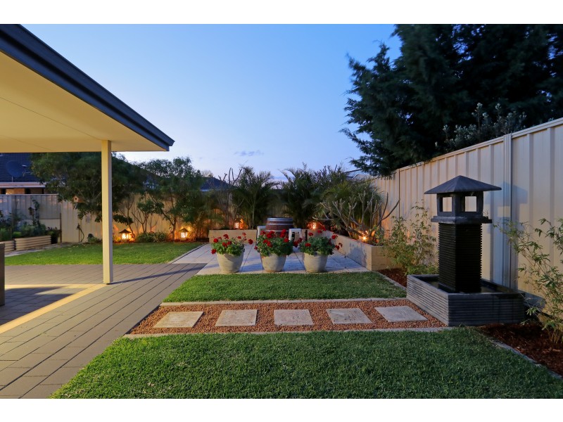 33 Bordeaux Parade, Piara Waters WA 6112