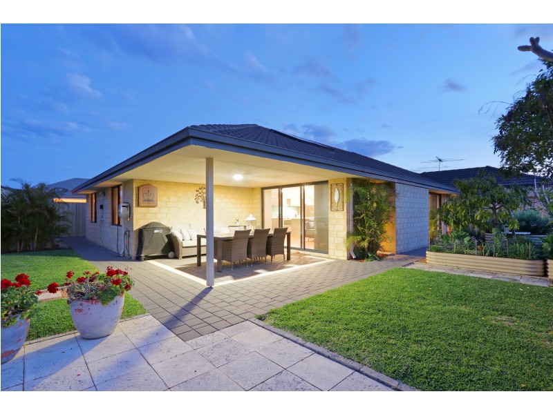 33 Bordeaux Parade, Piara Waters WA 6112