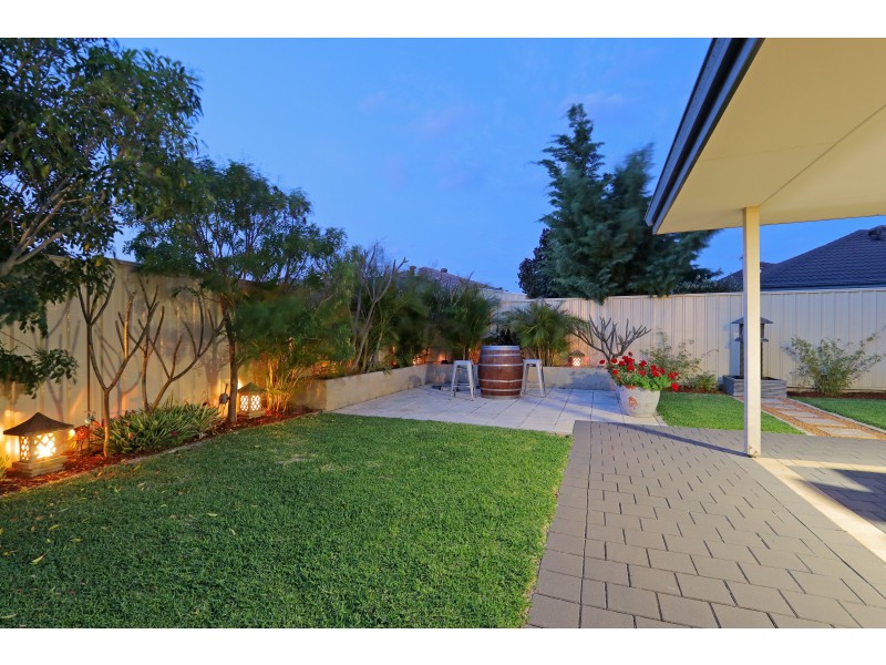 33 Bordeaux Parade, Piara Waters WA 6112