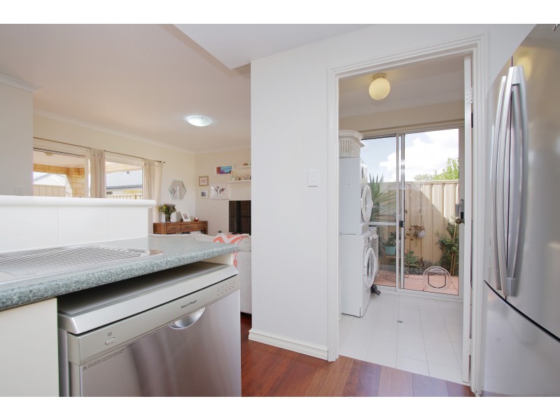 2/194 Boardman Road, Canning Vale WA 6155