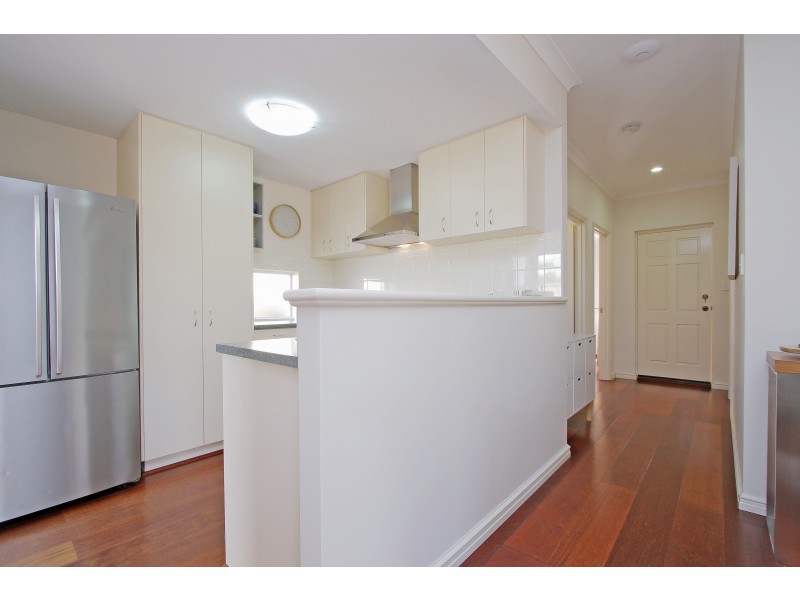 2/194 Boardman Road, Canning Vale WA 6155