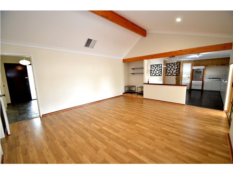 36 Pioneer Drive, Thornlie WA 6108