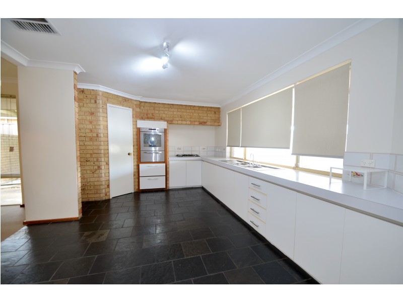 36 Pioneer Drive, Thornlie WA 6108