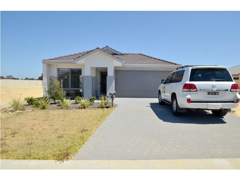 11 Aquila Loop, Piara Waters WA 6112