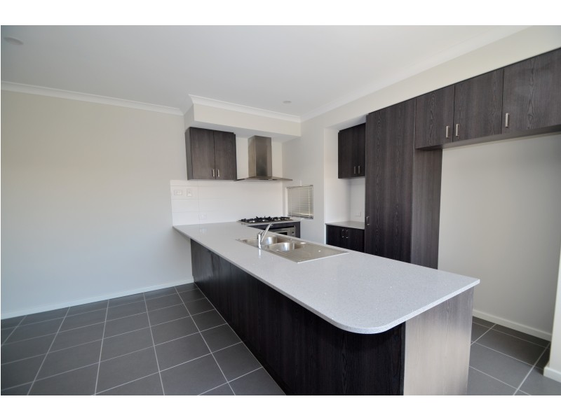 11 Aquila Loop, Piara Waters WA 6112