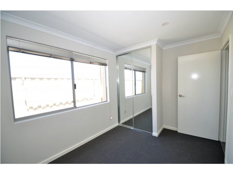 11 Aquila Loop, Piara Waters WA 6112