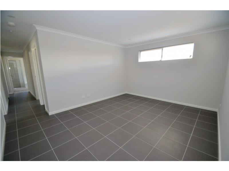 11 Aquila Loop, Piara Waters WA 6112