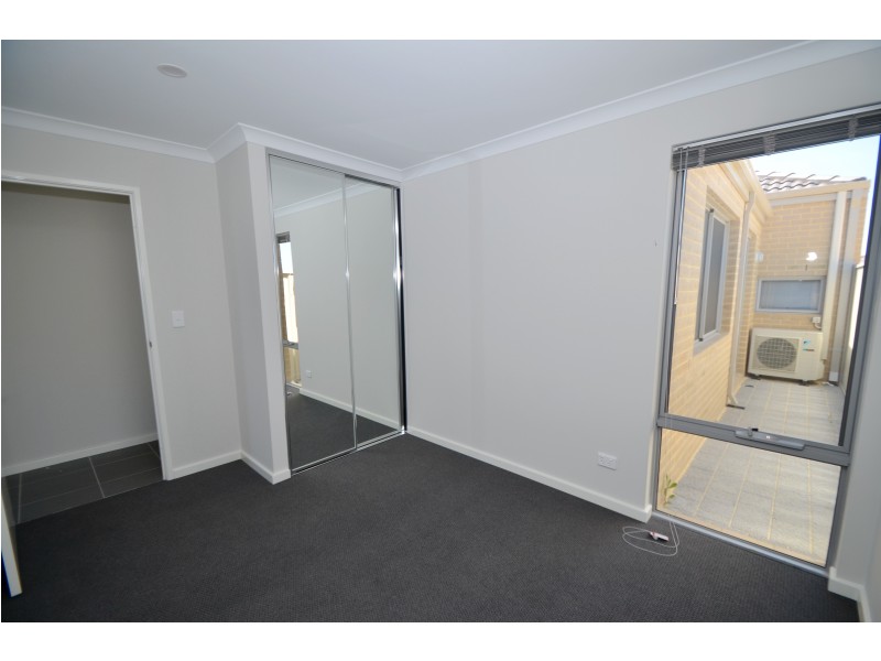 11 Aquila Loop, Piara Waters WA 6112