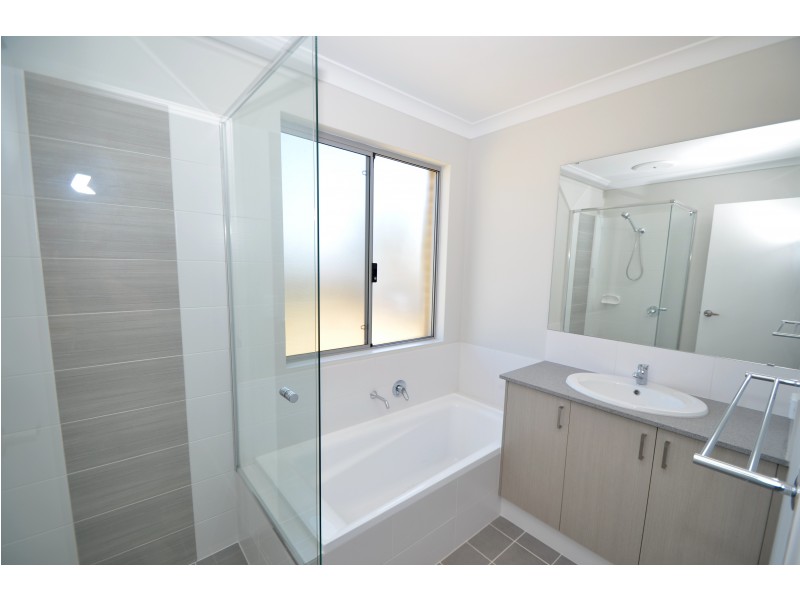 11 Aquila Loop, Piara Waters WA 6112