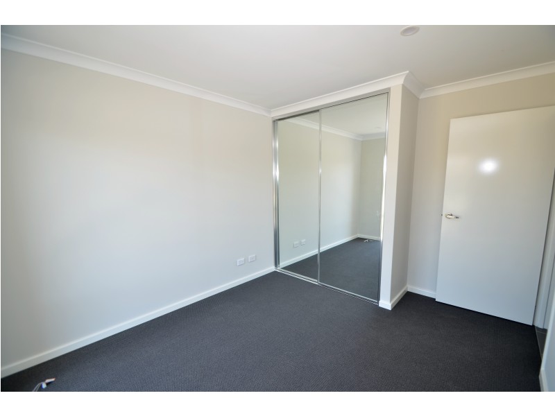 11 Aquila Loop, Piara Waters WA 6112