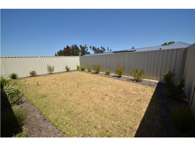 11 Aquila Loop, Piara Waters WA 6112