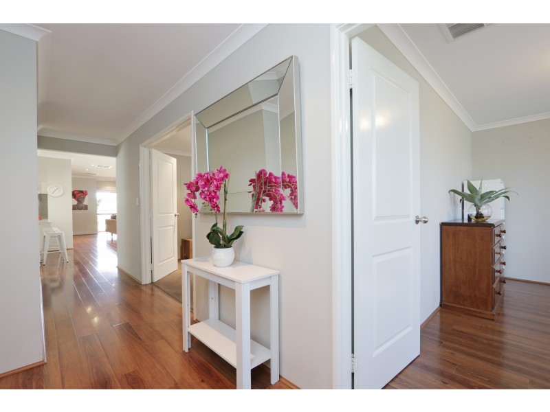 44 Bordeaux Parade, Piara Waters WA 6112