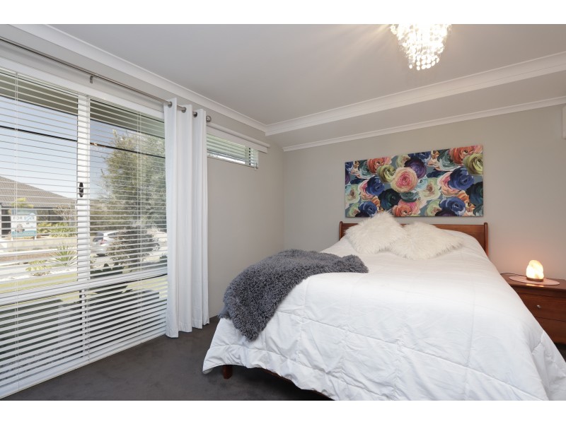 44 Bordeaux Parade, Piara Waters WA 6112