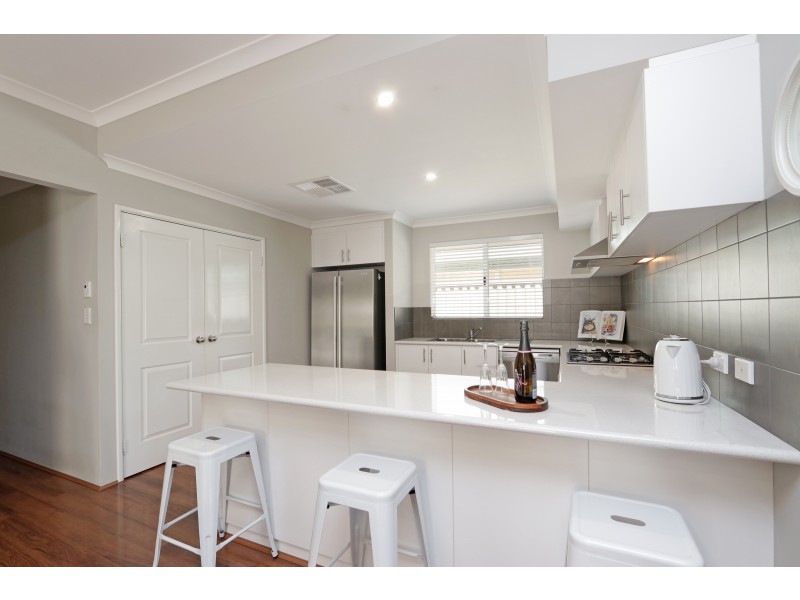 44 Bordeaux Parade, Piara Waters WA 6112