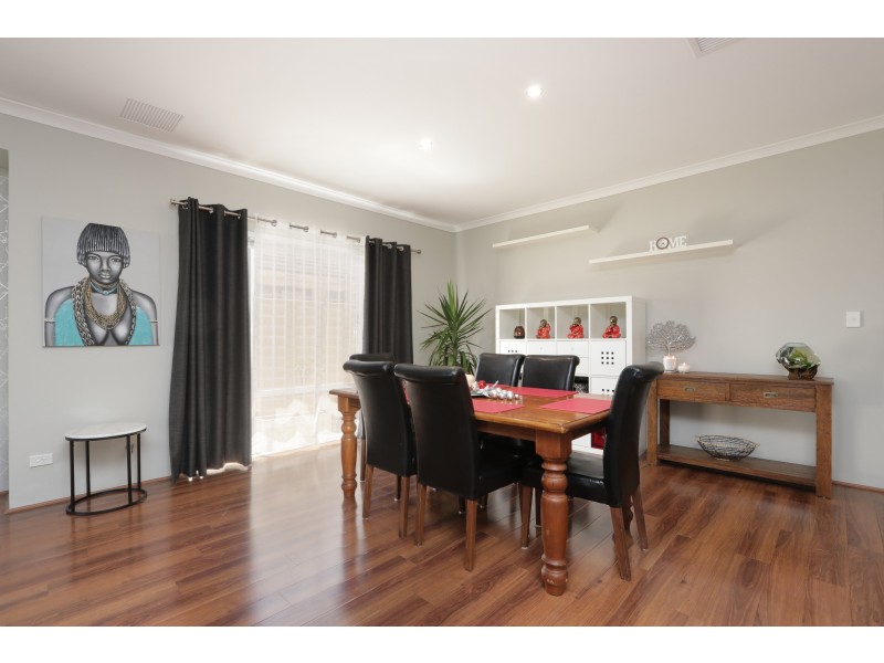 44 Bordeaux Parade, Piara Waters WA 6112