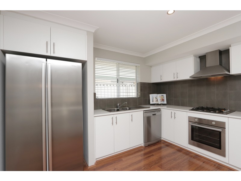 44 Bordeaux Parade, Piara Waters WA 6112