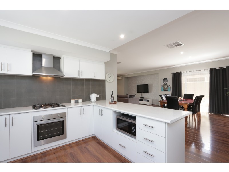 44 Bordeaux Parade, Piara Waters WA 6112