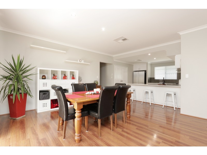 44 Bordeaux Parade, Piara Waters WA 6112