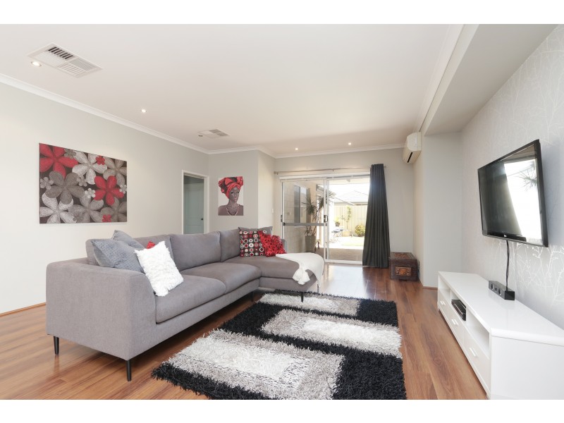 44 Bordeaux Parade, Piara Waters WA 6112