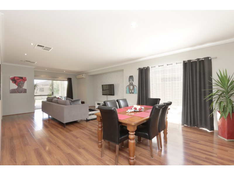 44 Bordeaux Parade, Piara Waters WA 6112