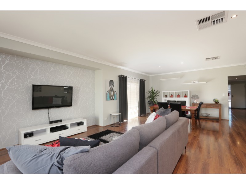 44 Bordeaux Parade, Piara Waters WA 6112