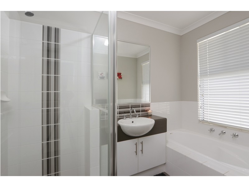 44 Bordeaux Parade, Piara Waters WA 6112