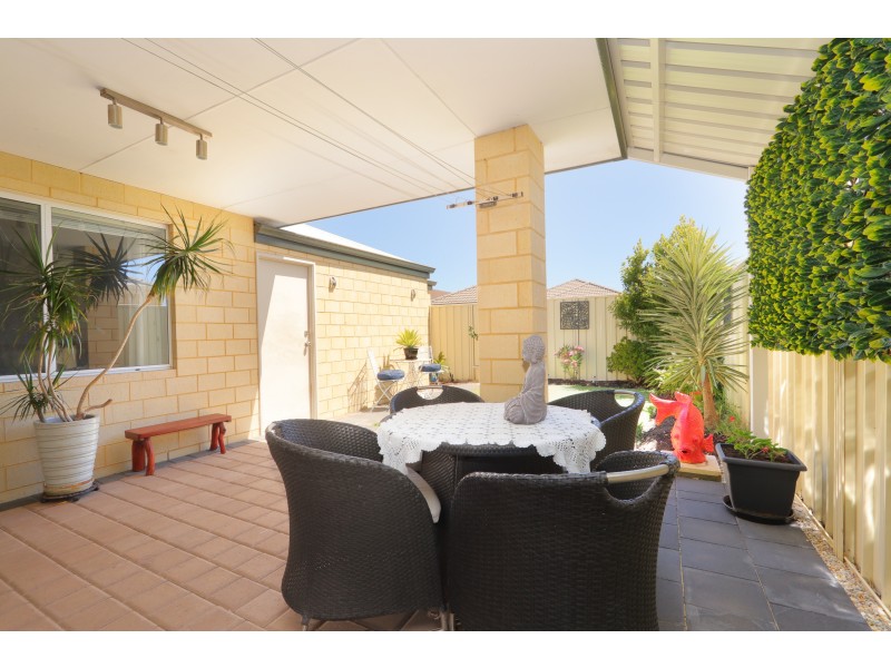 44 Bordeaux Parade, Piara Waters WA 6112