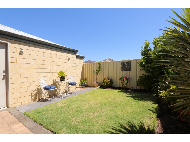 44 Bordeaux Parade, Piara Waters WA 6112