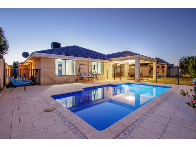 35 Bordeaux Parade, Piara Waters WA 6112