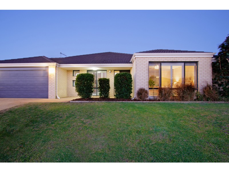 35 Bordeaux Parade, Piara Waters WA 6112