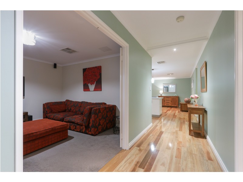 35 Bordeaux Parade, Piara Waters WA 6112