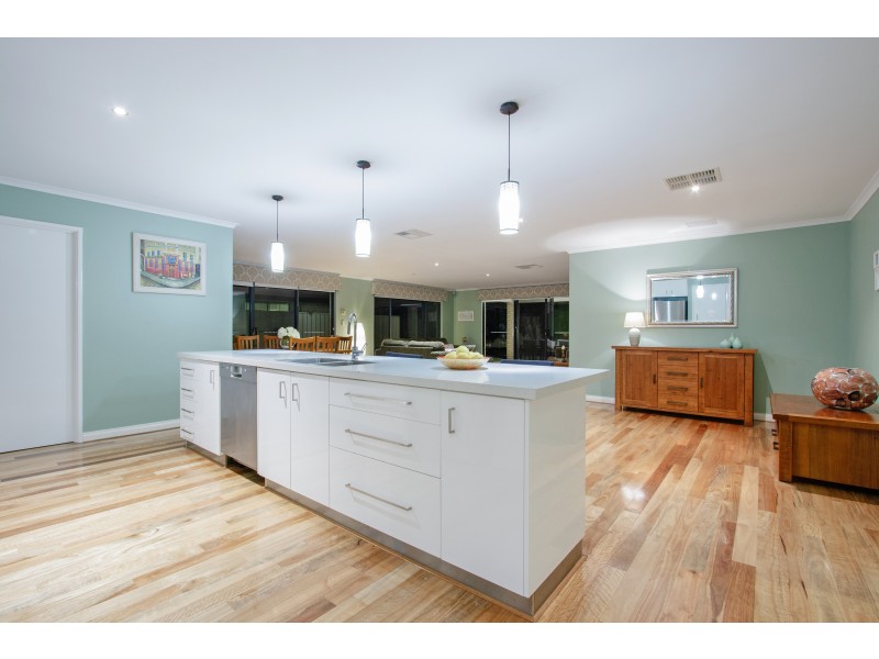 35 Bordeaux Parade, Piara Waters WA 6112