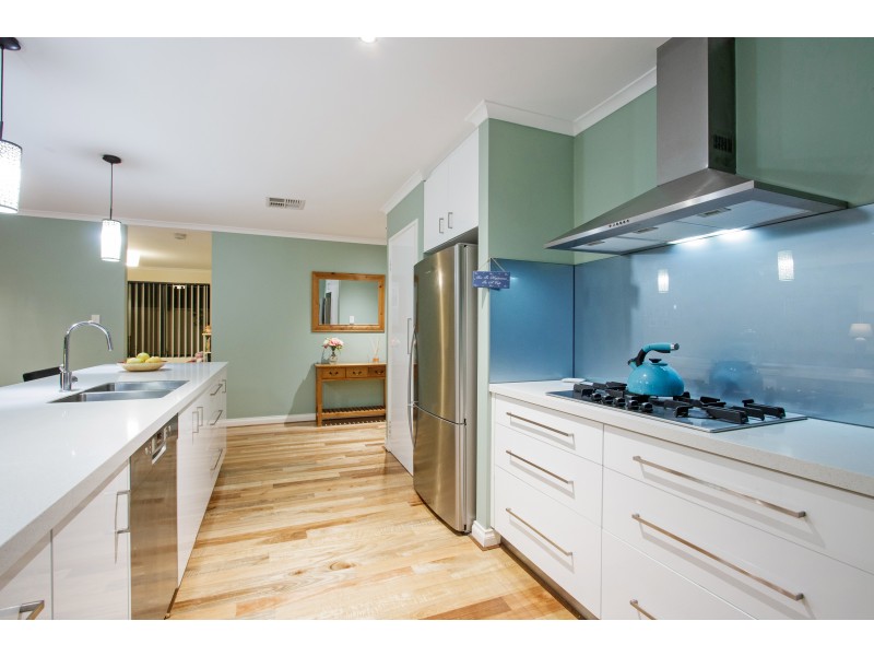 35 Bordeaux Parade, Piara Waters WA 6112