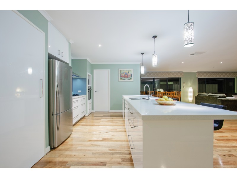 35 Bordeaux Parade, Piara Waters WA 6112