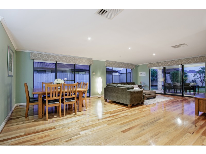 35 Bordeaux Parade, Piara Waters WA 6112